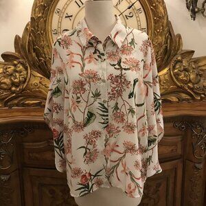 KENSIE. Size M. Flowy Top with Layered Sleeves. Button Front. Floral. B19